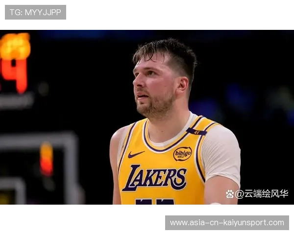 东契奇后撤步停顿,空位三分机会溜走,东契奇1.8秒